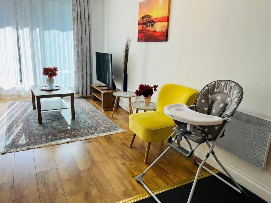 Bright And Calm Apartment - Watford Exterior foto